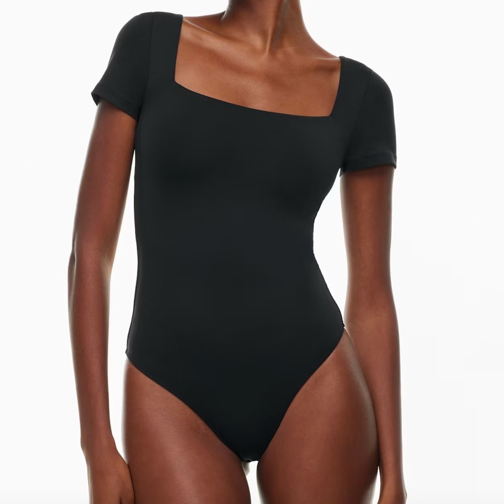 SOLD Aritzia Contour Squareneck Shortsleeve Bodysuit